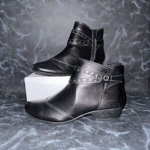 Taos Black Leather Studded Ankle Side Zip Comfort Heeled Booties Women's Size 9